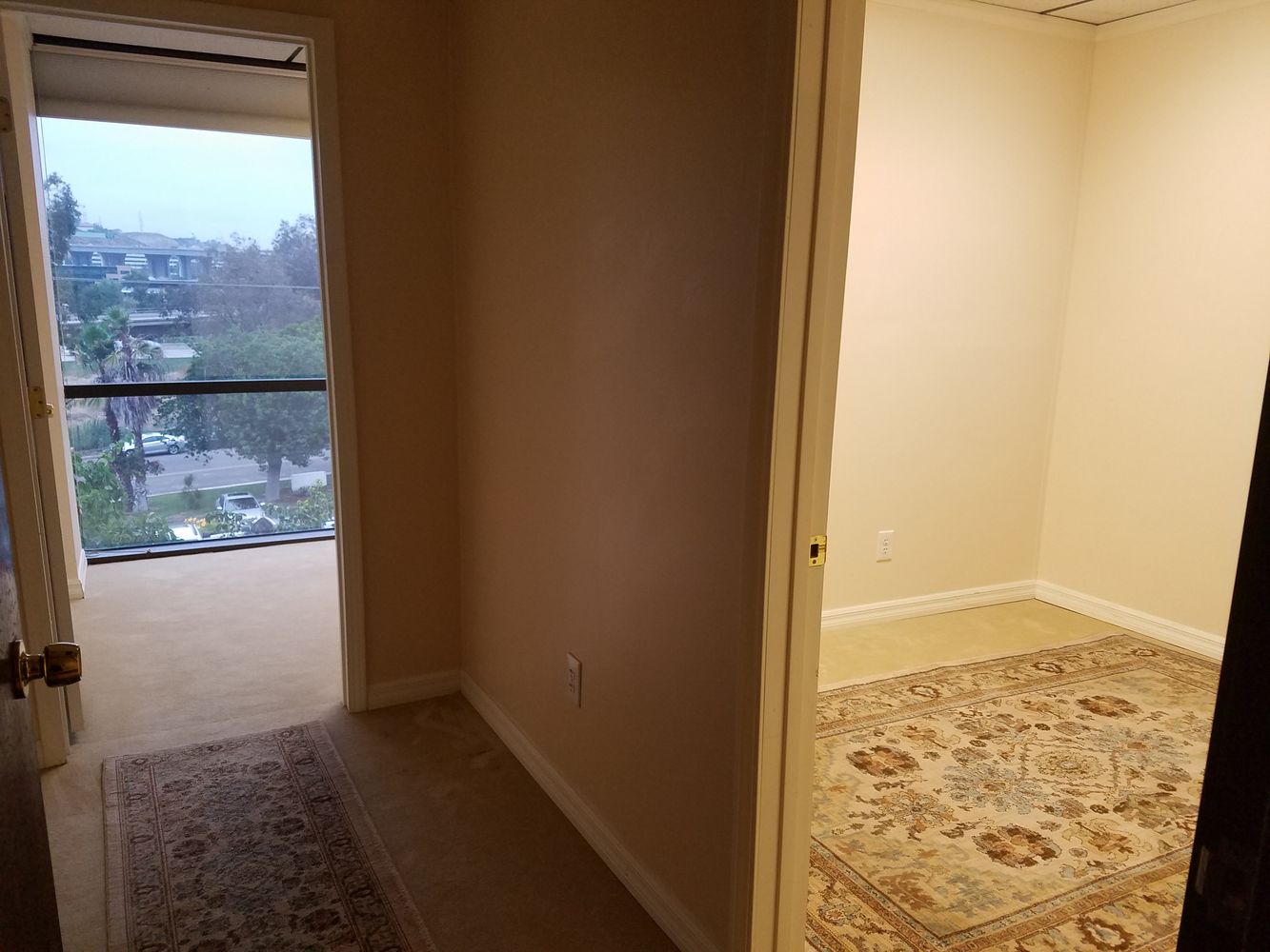 2 ROOM PRIVATE OFFICE ON GROUND FLOOR. FREE PARKING. VERY CENTRAL